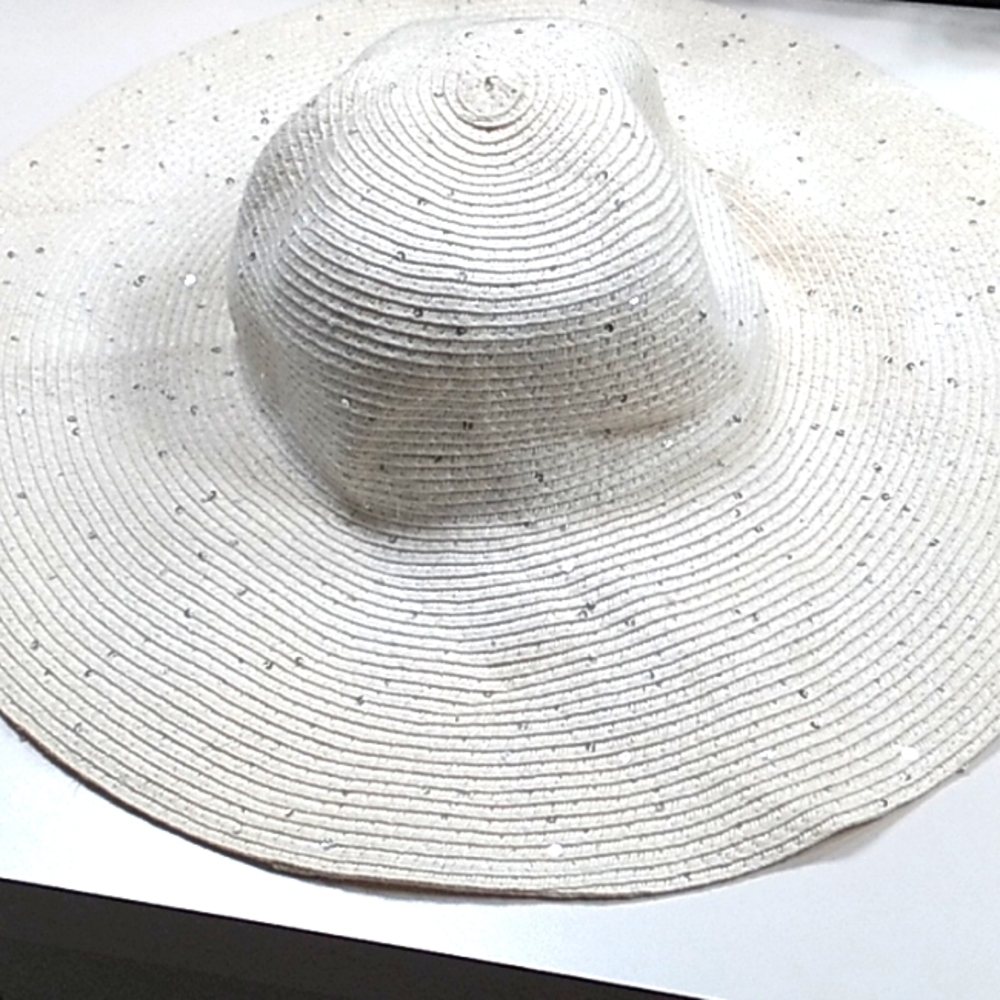 So cute hat with sequins